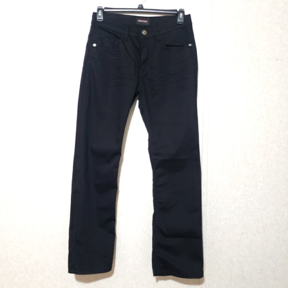 MONTERO.....BLACK STRAIGHT JEAN...SIZE:32